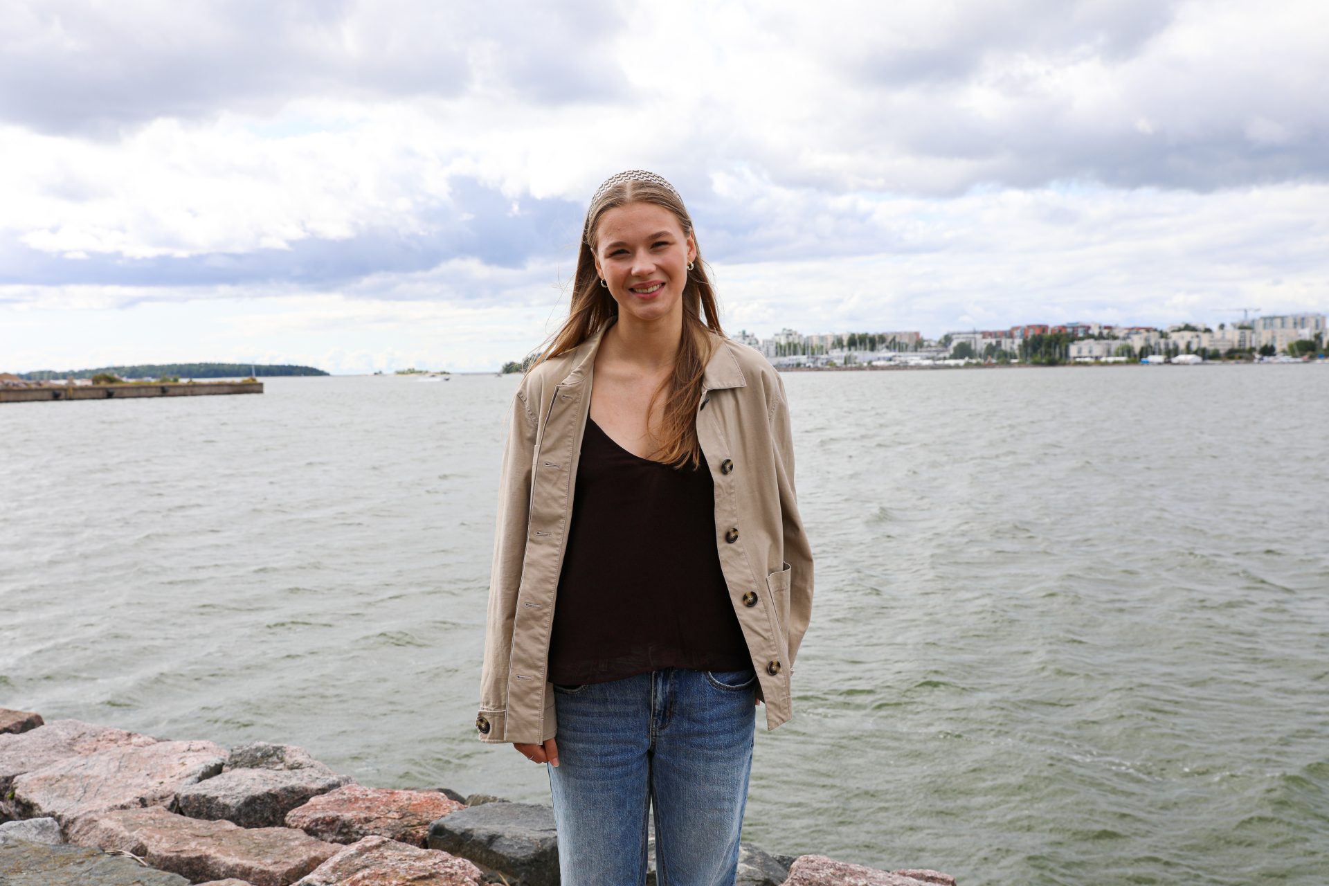 Liinu kuvattuna meren rannassa.