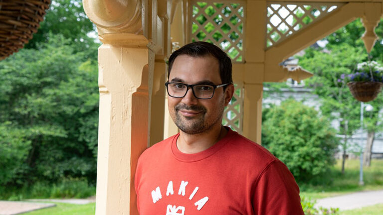 Roberto Battilana, som donerade stamceller, på terrassen på sommaren