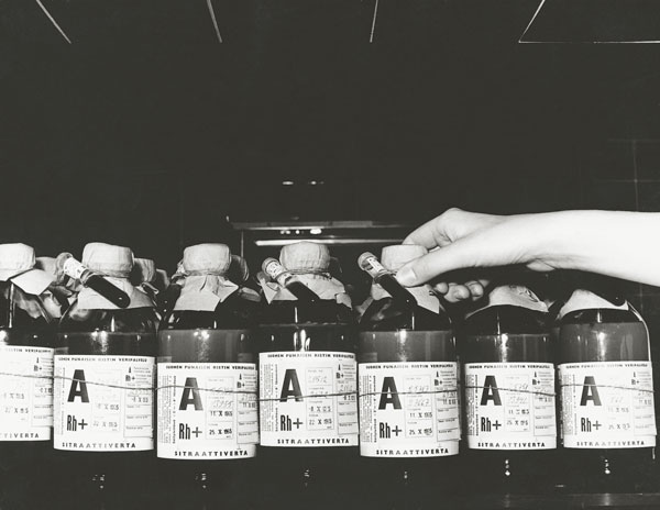 Blood bottles were definitively replaced by plastic bags in 1967.