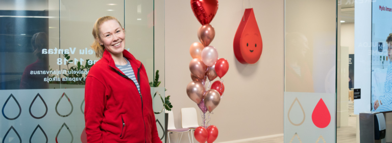 Blood Service's nurse at the door of Vantaa blood donation point.