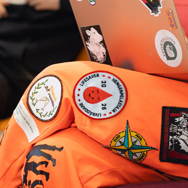 Opiskelijahaalarit, joissa Veripalvelun haalarimerkki